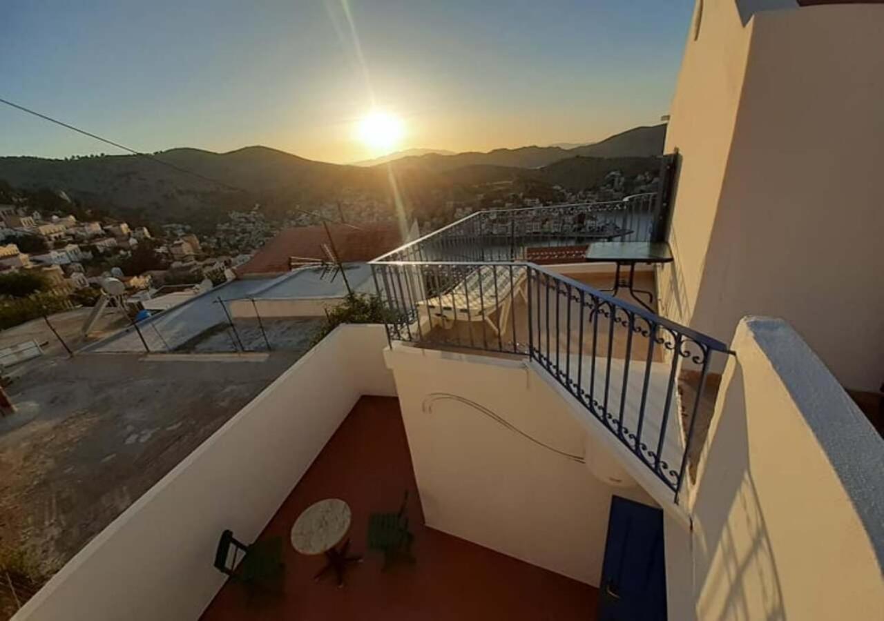 Symi Breeze Villa ภายนอก รูปภาพ