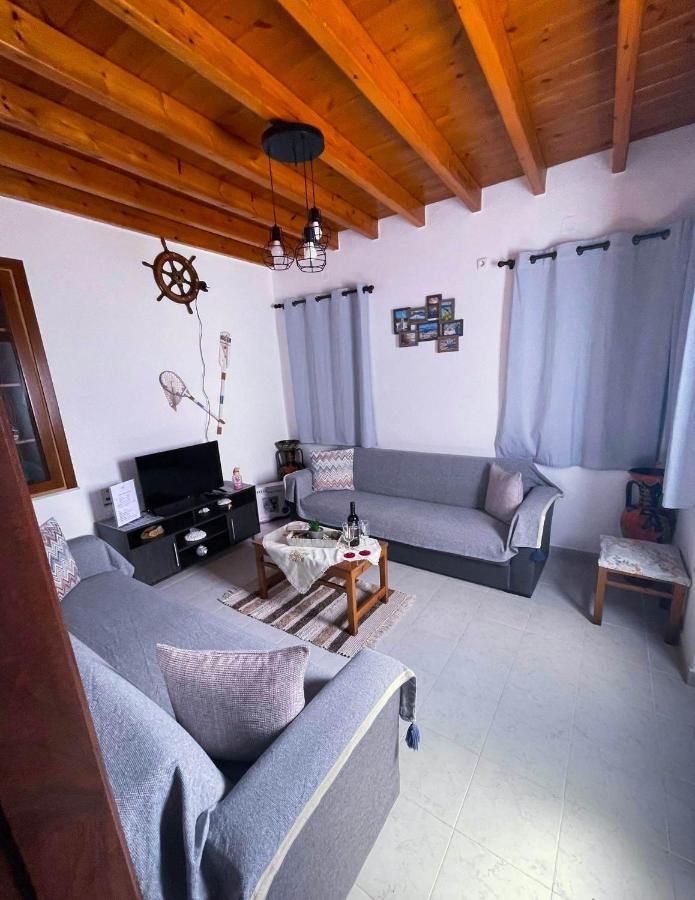 Symi Breeze Villa ภายนอก รูปภาพ